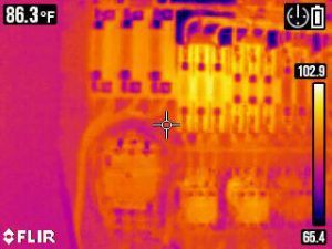 photo of screen image of FLIR DM285 thermal imaging multimeter