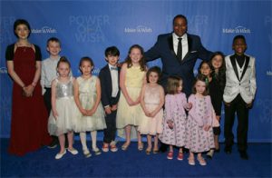 2019 Make-A-Wish Gala host and actor Kenan Thompson with Make-A-Wish wish children.