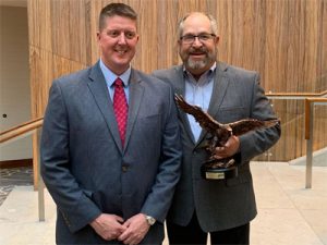 During ASA’s Network 2019, AIM/R honored Mark Whittington of Elkay at their Principal’s Reception. Here, AIM/R Board Member Pete Mayer of Bongard Corp., presents Whittington with the Golden Eagle Award.