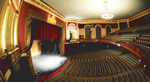 This theatre holds a special place in the hearts of all theater-goers who appreciate a touch of grand, iconic performance centers.