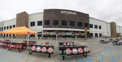 Amazon distribution center in Hazelwood, Missouri